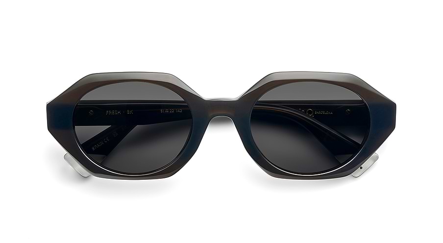 Das Bild zeigt die Sonnenbrille FRESH BK von der Marke Etnia Barcelona in schwarz.